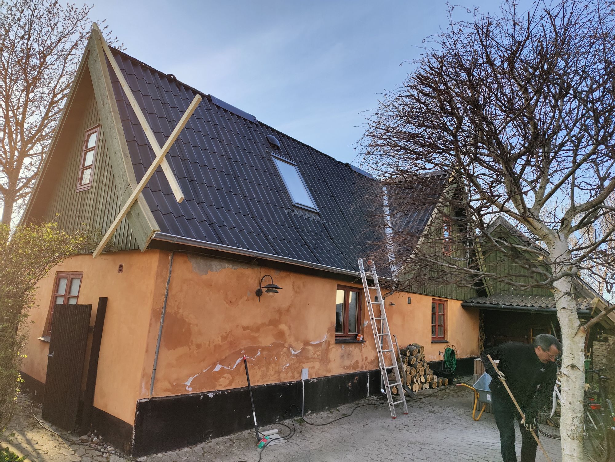 Erfaren tagdækker i Odder